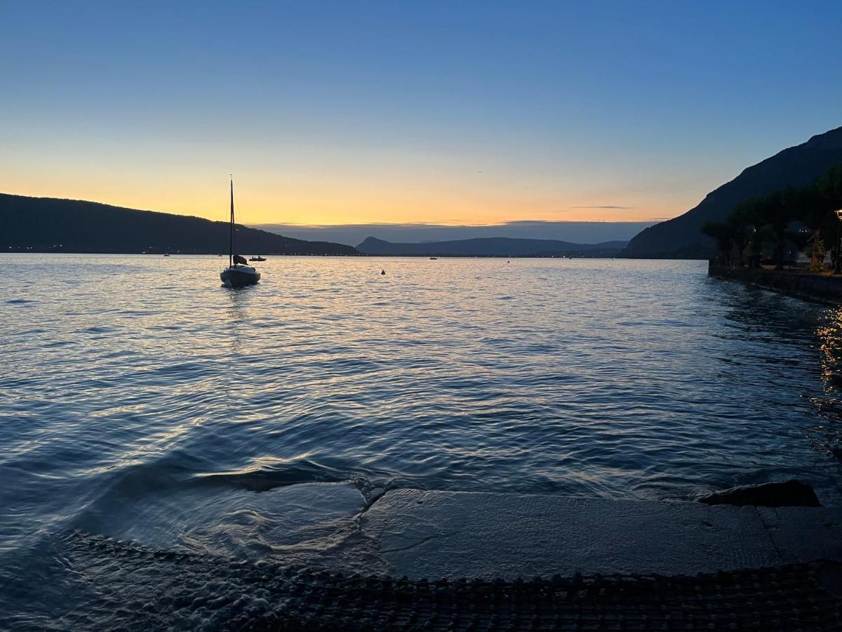 Entre Lac D'Annecy Et Montagnes, Golf Et Parapente A Pieds Talloires Exteriér fotografie